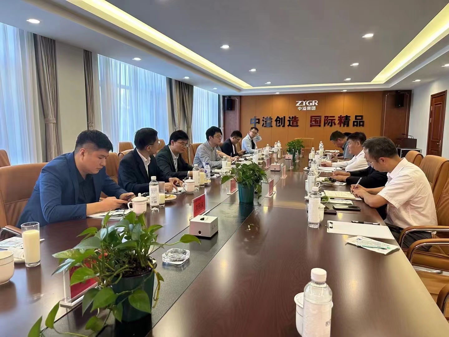 今日上午，深交所“陽光服務行”之走進中溢集團調研